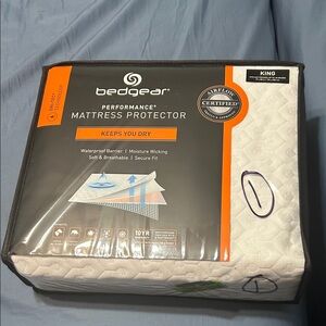 edge Performance Mattress Protector - White and Gray